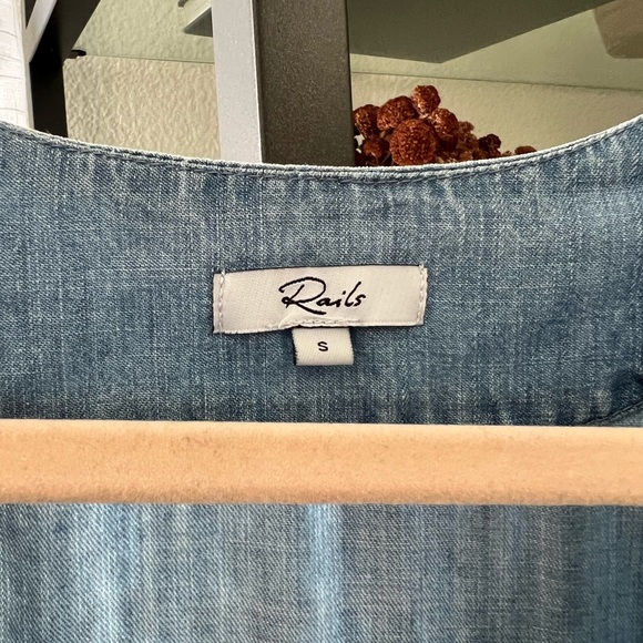 Rails Zimi chambray denim frayed tie sleeve top small - Picture 10 of 11